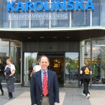 2006 Dr Kaplan utanför Karolinska