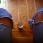 En #kaffepåtrappen i mogen klädsel